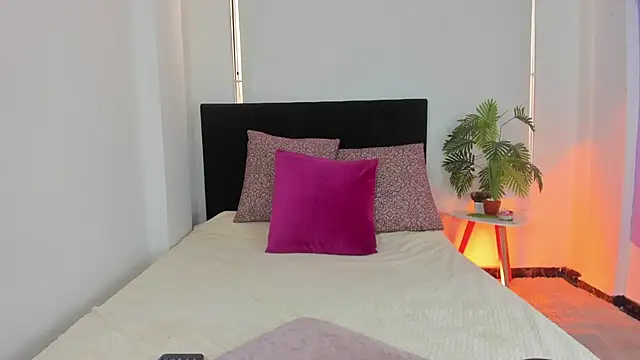 Snapshot of LunaVelvet777 chatting on 11-14-25, 04:17 LunaVelvet777 online show from 11-14-25, 04:17