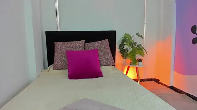 Snapshot of LunaVelvet777 chatting on 11-18-25, 12:42 LunaVelvet777 online show from 11-18-25, 12:42