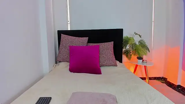 Snapshot of LunaVelvet777 chatting on 11-21-25, 03:00 LunaVelvet777 online show from 11-21-25, 03:00