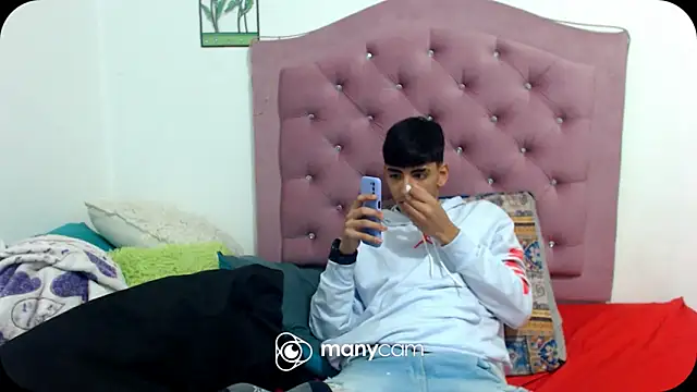 Snapshot of SkyAndSeth chatting on 09-26-25, 07:45 SkyAndSeth online show from 09-26-25, 07:45