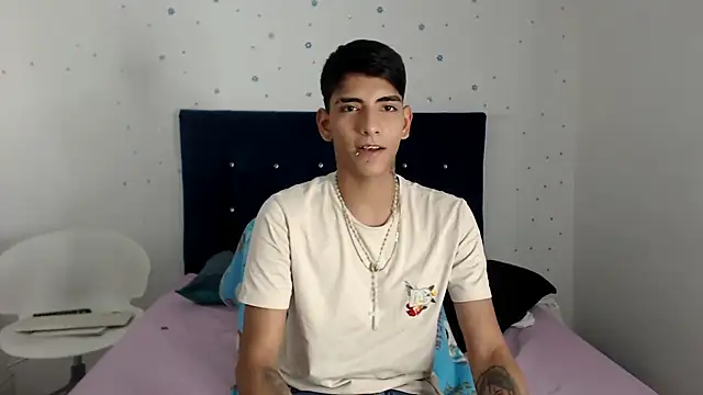 Snapshot of SkyAndSeth chatting on 10-03-25, 05:59 SkyAndSeth online show from 10-03-25, 05:59