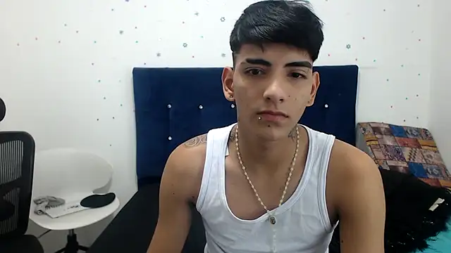 Snapshot of SkyAndSeth chatting on 10-07-25, 07:27 SkyAndSeth online show from 10-07-25, 07:27