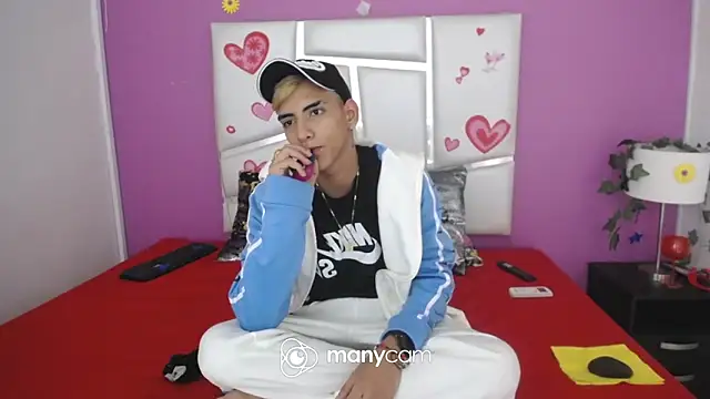 Snapshot of SkyAndSeth chatting on 10-18-25, 03:24 SkyAndSeth online show from 10-18-25, 03:24