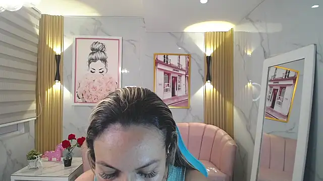 Snapshot of Jade_Jones_a chatting on 10-28-25, 03:43 Jade Jones a online show from 10-28-25, 03:43