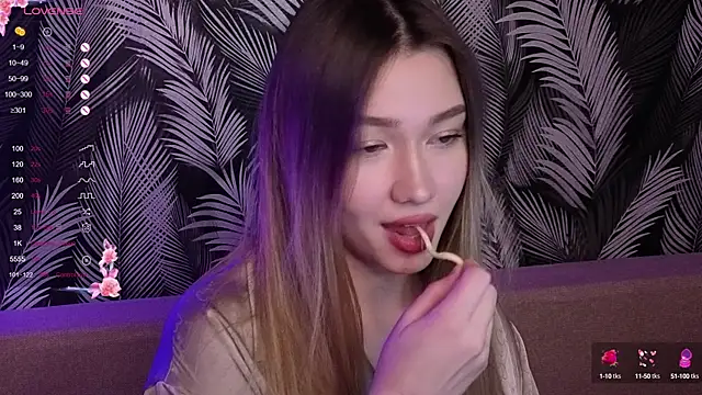 Snapshot of Yuki_Star chatting on 09-13-25, 04:40 Yuki Star online show from 09-13-25, 04:40