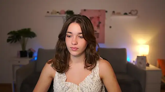 Snapshot of kissie_cat chatting on 11-12-25, 02:06 kissie cat online show from 11-12-25, 02:06