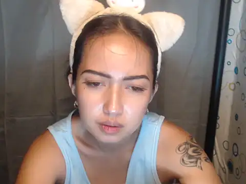 Snapshot of Soft_Angel8 chatting on 05-20-26, 06:03 Soft Angel8 online show from 05-20-26, 06:03