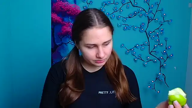 Snapshot of Stefanie_Sweet chatting on 11-22-25, 06:23 Stefanie Sweet online show from 11-22-25, 06:23