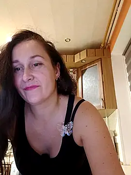 Snapshot of Amandda_ chatting on 10-15-25, 07:03 Amandda online show from 10-15-25, 07:03