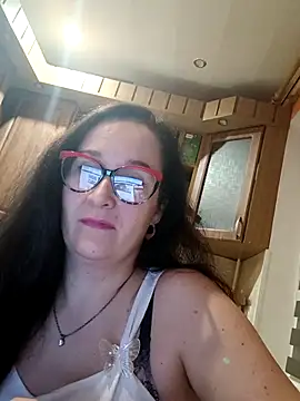 Snapshot of Amandda_ chatting on 10-20-25, 05:57 Amandda online show from 10-20-25, 05:57