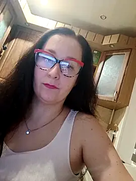 Snapshot of Amandda_ chatting on 11-26-25, 06:42 Amandda online show from 11-26-25, 06:42