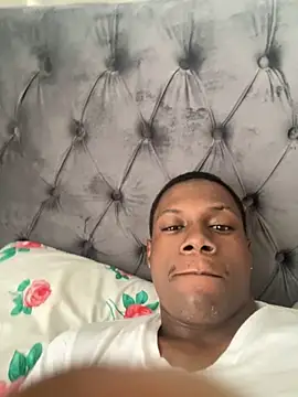 Snapshot of labishyoung25 chatting on 10-15-25, 02:06 labishyoung25 online show from 10-15-25, 02:06