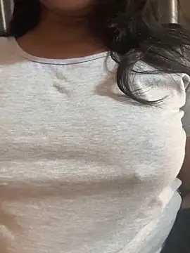 Snapshot of Maggi-is-back chatting on 09-18-25, 05:20 Maggi-is-back online show from 09-18-25, 05:20