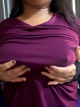 Snapshot of Maggi-is-back chatting on 09-21-25, 02:13 Maggi-is-back online show from 09-21-25, 02:13