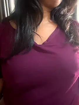 Snapshot of Maggi-is-back chatting on 10-17-25, 01:35 Maggi-is-back online show from 10-17-25, 01:35