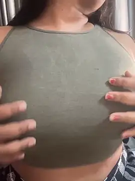 Snapshot of Maggi-is-back chatting on 10-19-25, 02:23 Maggi-is-back online show from 10-19-25, 02:23