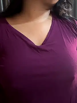 Snapshot of Maggi-is-back chatting on 10-22-25, 02:56 Maggi-is-back online show from 10-22-25, 02:56