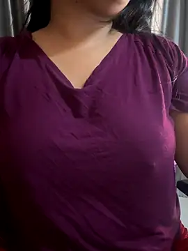 Snapshot of Maggi-is-back chatting on 11-14-25, 02:54 Maggi-is-back online show from 11-14-25, 02:54