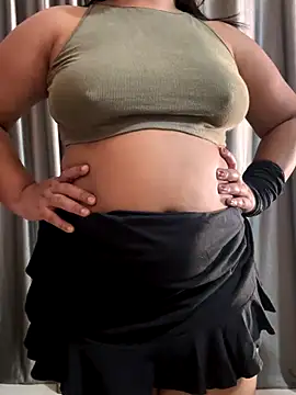 Snapshot of Maggi-is-back chatting on 11-27-25, 12:24 Maggi-is-back online show from 11-27-25, 12:24