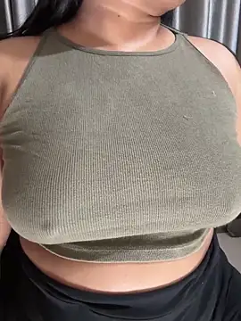 Snapshot of Maggi-is-back chatting on 12-14-25, 06:12 Maggi-is-back online show from 12-14-25, 06:12