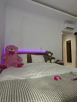 sarahsparkles20 online show from 04-10-26, 01:00