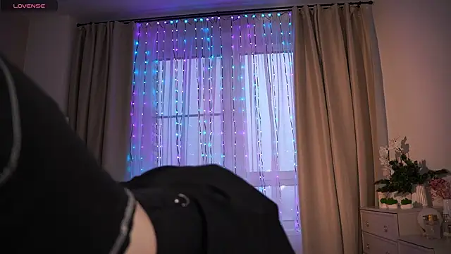 Snapshot of VernonKnapik chatting on 12-18-25, 12:11 VernonKnapik online show from 12-18-25, 12:11