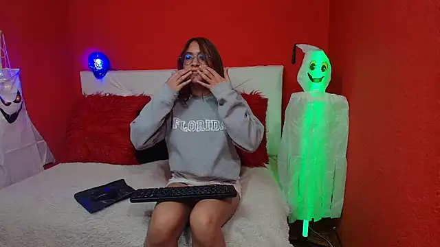 amy lennox online show from 10-30-25, 01:23