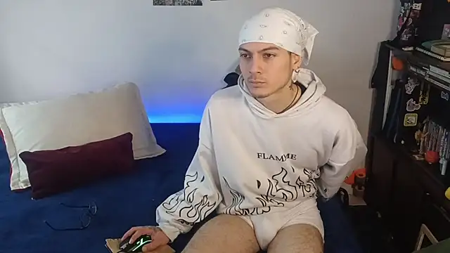 Snapshot of Dioniso_guy8 chatting on 10-09-25, 04:27 Dioniso guy8 online show from 10-09-25, 04:27