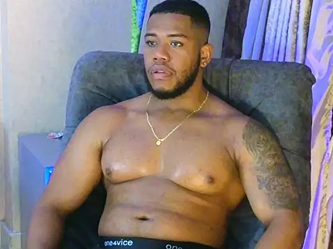 BenjaminCol  online show from 10-12-25, 12:42