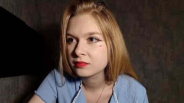 Snapshot of LiaVibes chatting on 10-14-25, 07:53 LiaVibes online show from 10-14-25, 07:53