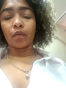 BiiancaEstradaa online show from 10-05-25, 05:22