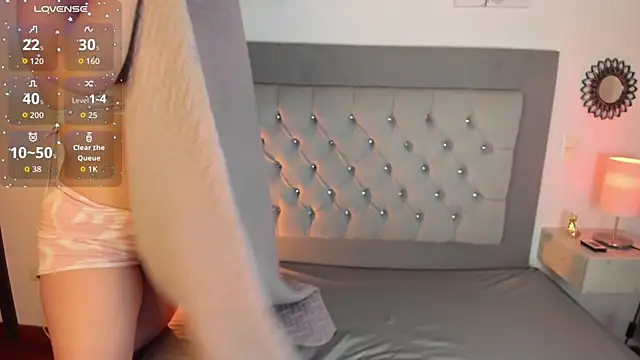 Snapshot of Seraphyne666 chatting on 09-15-25, 12:27 Seraphyne666 online show from 09-15-25, 12:27