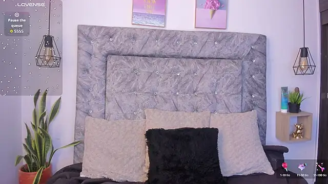 Snapshot of Seraphyne666 chatting on 10-27-25, 06:23 Seraphyne666 online show from 10-27-25, 06:23