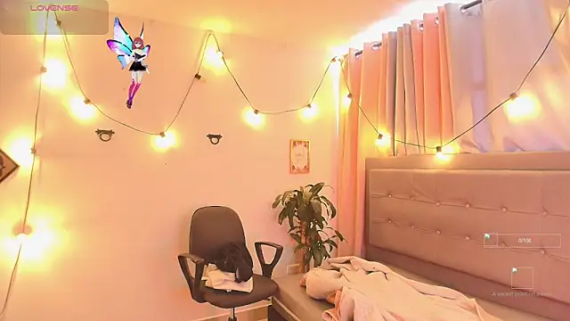 Snapshot of Seraphyne666 chatting on 11-05-25, 07:25 Seraphyne666 online show from 11-05-25, 07:25