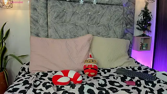 Snapshot of Seraphyne666 chatting on 11-26-25, 07:26 Seraphyne666 online show from 11-26-25, 07:26