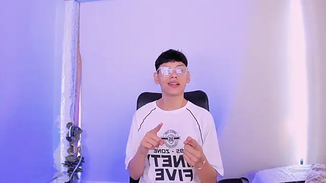 Snapshot of zeus_blaze chatting on 09-09-25, 12:15 zeus blaze online show from 09-09-25, 12:15