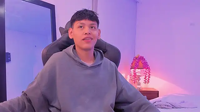 Snapshot of zeus_blaze chatting on 09-10-25, 03:28 zeus blaze online show from 09-10-25, 03:28