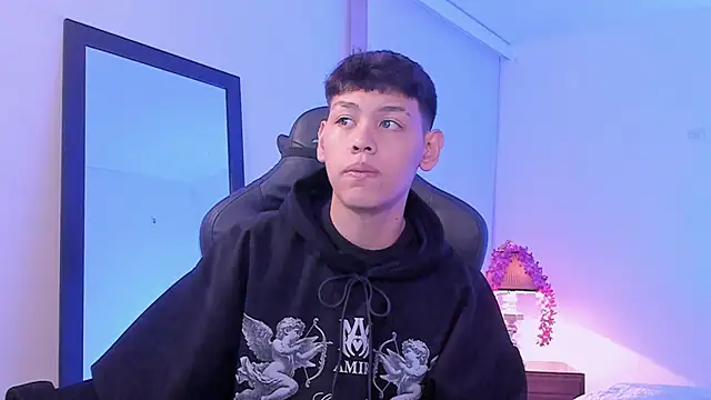 Snapshot of zeus_blaze chatting on 09-15-25, 11:54 zeus blaze online show from 09-15-25, 11:54