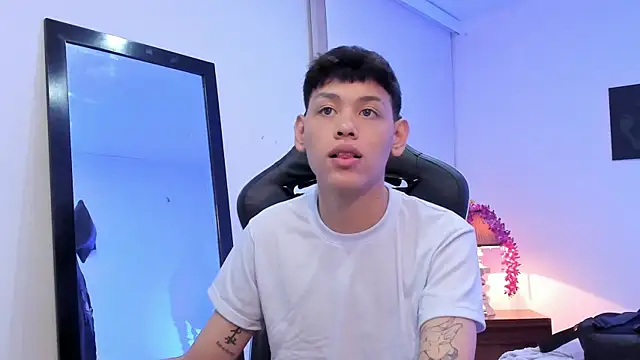 Snapshot of zeus_blaze chatting on 09-18-25, 03:36 zeus blaze online show from 09-18-25, 03:36