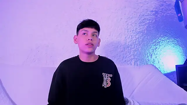 Snapshot of zeus_blaze chatting on 09-30-25, 08:36 zeus blaze online show from 09-30-25, 08:36