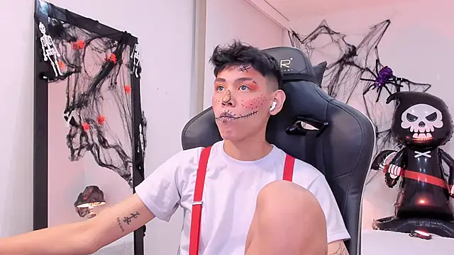 Snapshot of zeus_blaze chatting on 10-03-25, 12:24 zeus blaze online show from 10-03-25, 12:24