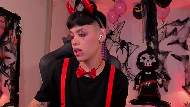 Snapshot of zeus_blaze chatting on 10-04-25, 05:49 zeus blaze online show from 10-04-25, 05:49