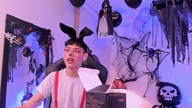 Snapshot of zeus_blaze chatting on 10-09-25, 12:36 zeus blaze online show from 10-09-25, 12:36