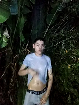 Snapshot of zeus_blaze chatting on 10-23-25, 05:18 zeus blaze online show from 10-23-25, 05:18