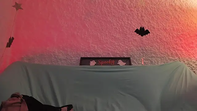 Snapshot of zeus_blaze chatting on 10-25-25, 04:53 zeus blaze online show from 10-25-25, 04:53