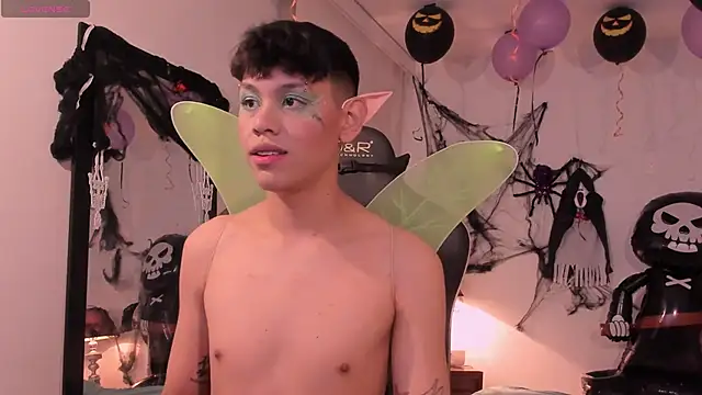 Snapshot of zeus_blaze chatting on 10-28-25, 11:58 zeus blaze online show from 10-28-25, 11:58