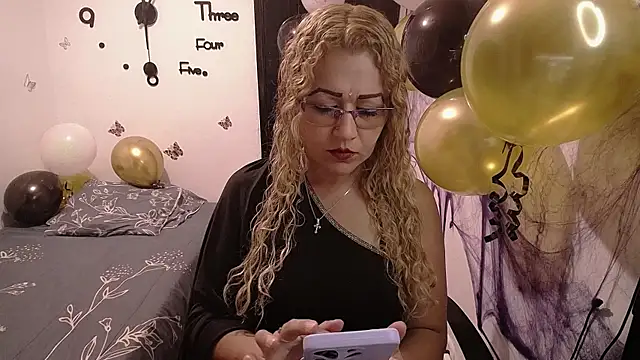 Skarleth Diaz online show from 11-05-25, 04:12