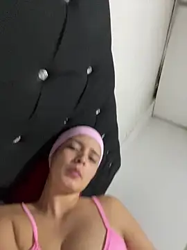 Mia jhoonson online show from 11-10-25, 02:21