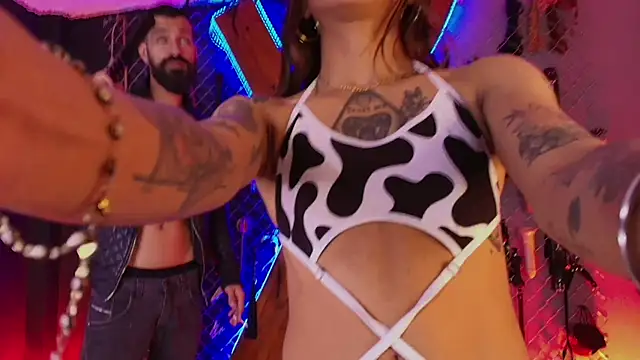 Snapshot of Warick_and_Aria_bdsm_ chatting on 10-06-25, 07:33 Warick and Aria bdsm  online show from 10-06-25, 07:33