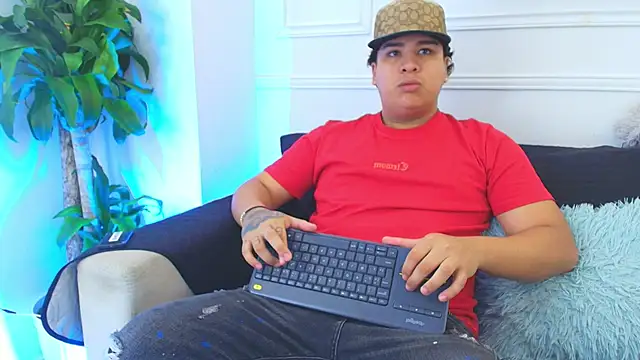 Snapshot of Naim_Bennetsex chatting on 11-05-25, 06:30 Naim Bennetsex online show from 11-05-25, 06:30